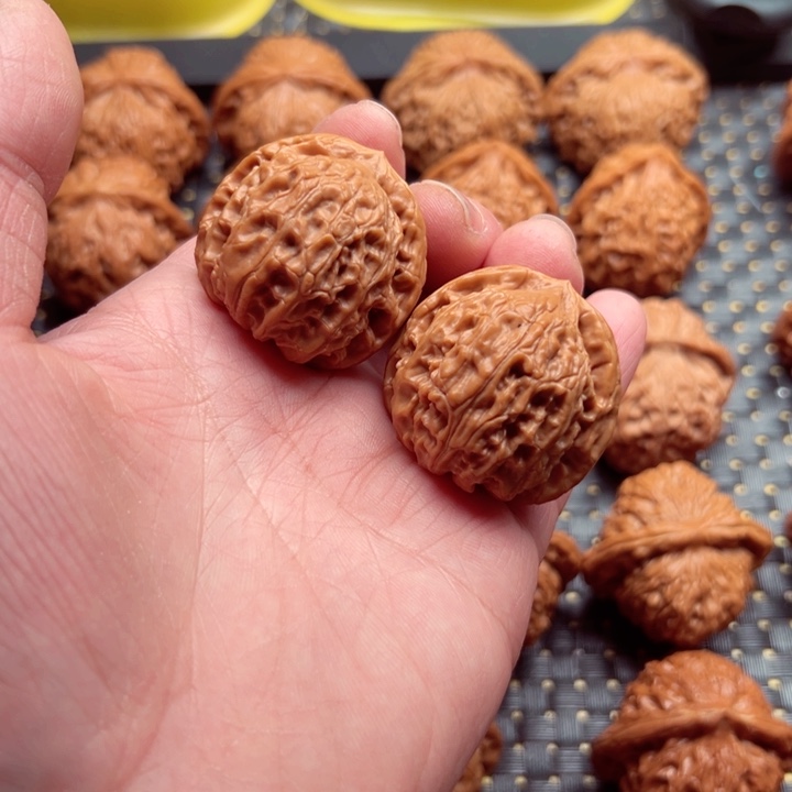 文玩核桃吊坠龙胆36