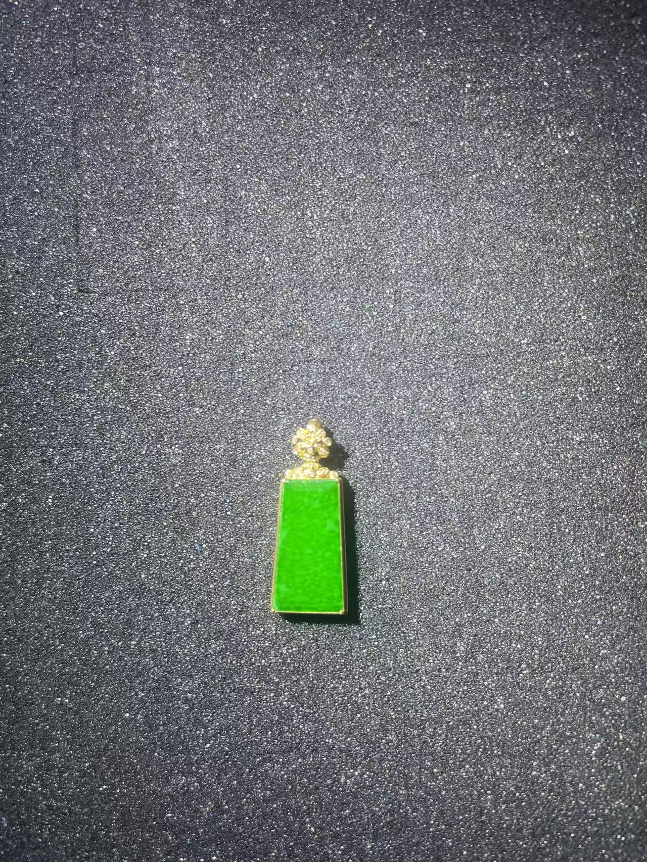 18k天然缅甸A货翡翠福运临门方牌吊坠