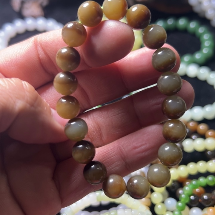 ****凉和田玉（糖玉）未镶嵌手链