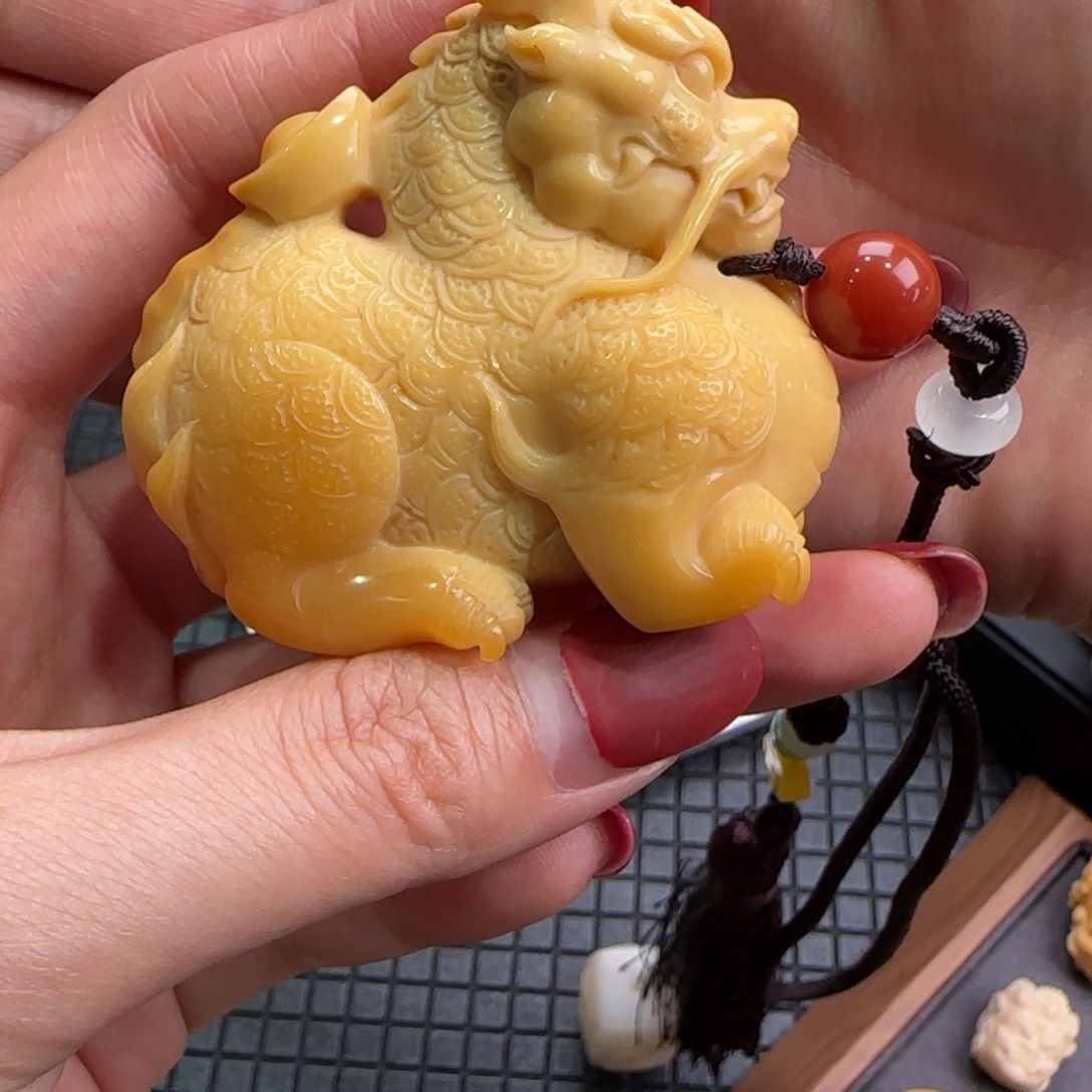 良***辰石英质玉未镶嵌颈饰