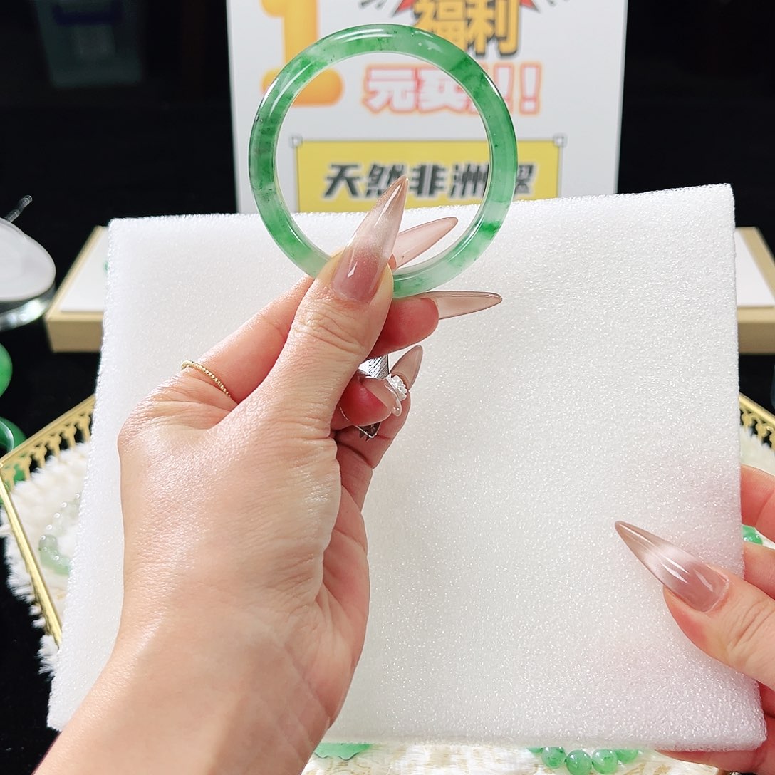 石英质玉手镯未镶嵌