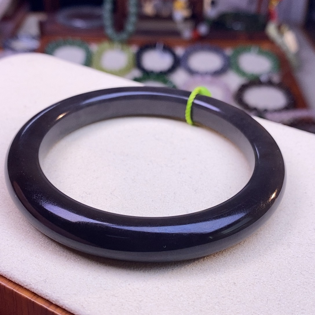 颈饰未镶嵌和田玉59烟紫老料冰底帝王紫手镯