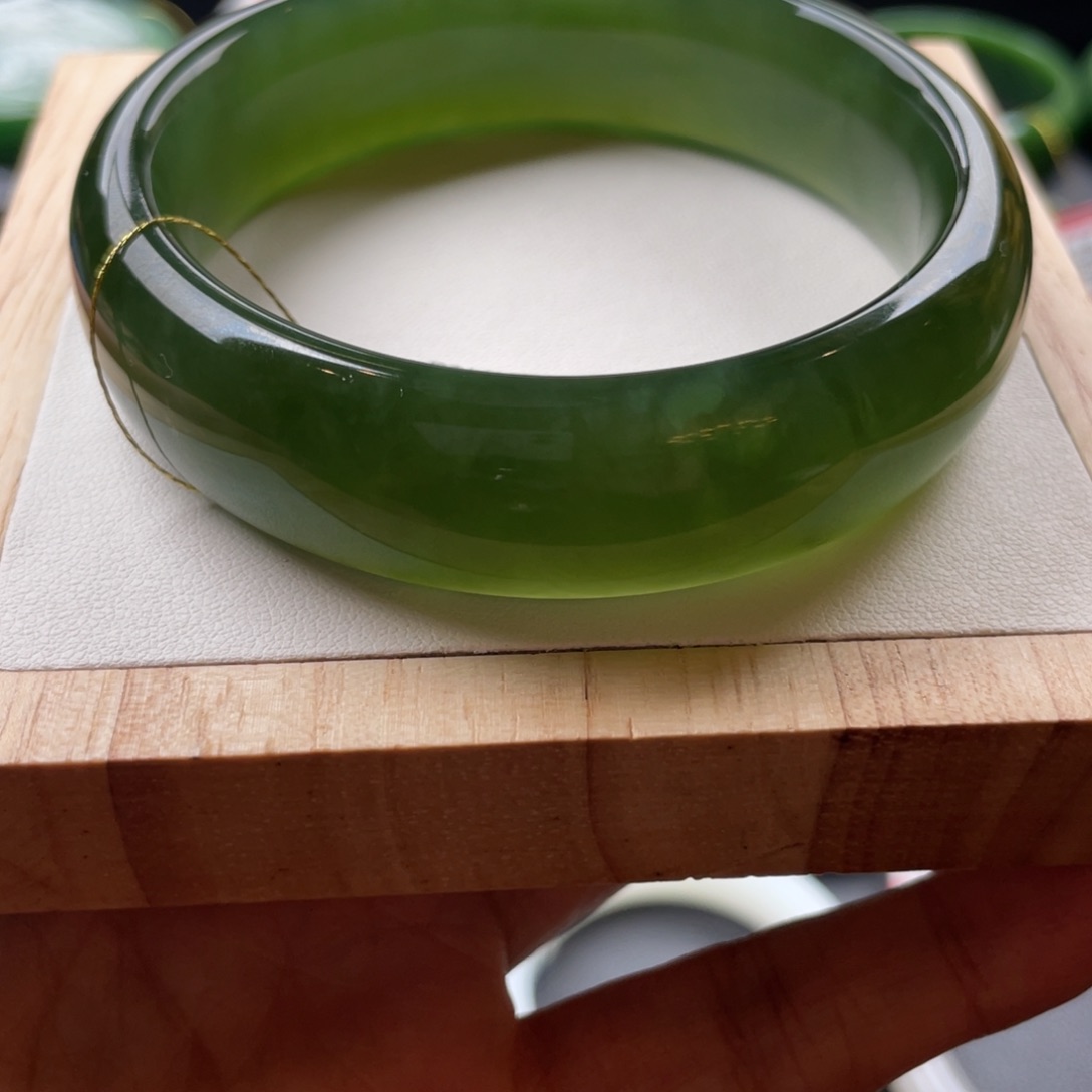 和田玉手镯未镶嵌泉**6