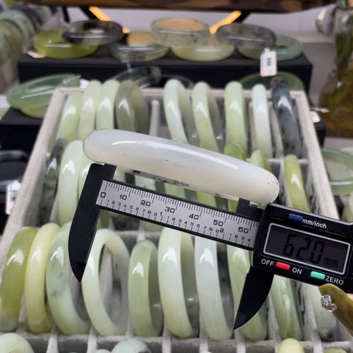 蛇纹石玉手镯未镶嵌246