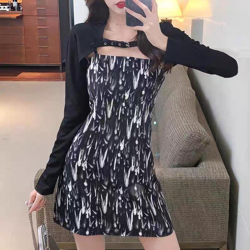 时尚吊带裙女短款设计感心机修身连衣裙甜酷套装