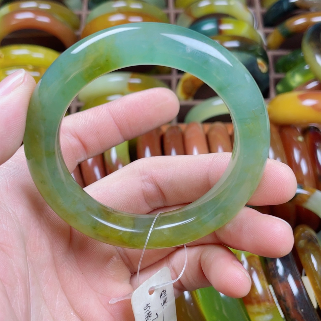 蛇纹石玉未镶嵌手镯