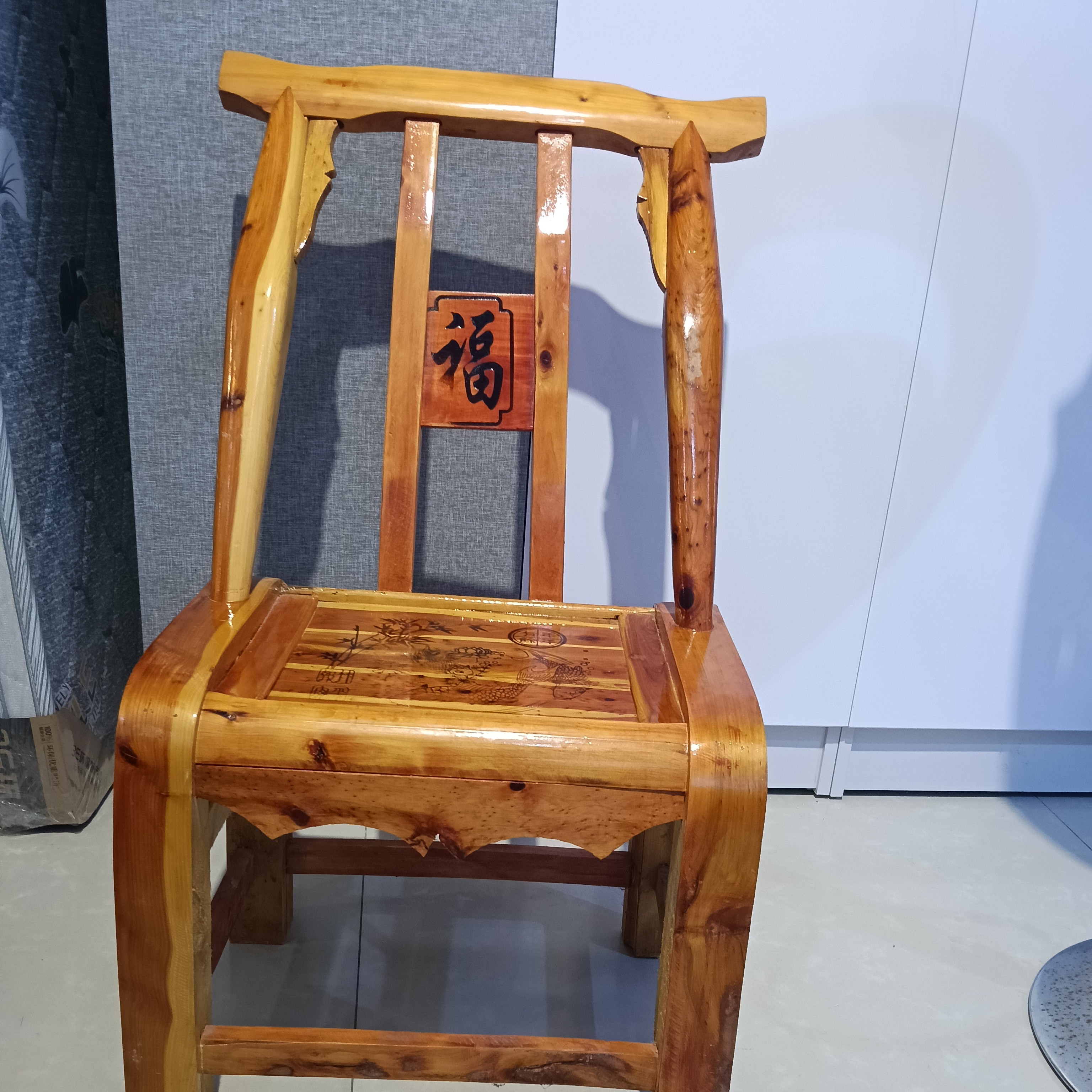 正宗红心柏木椅子
