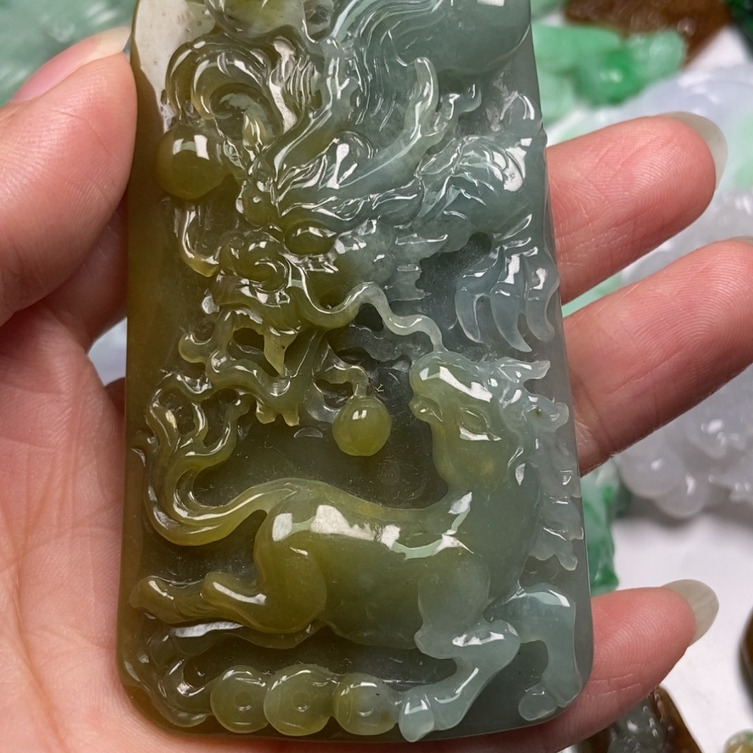 用***4翡翠未镶嵌颈饰翡翠