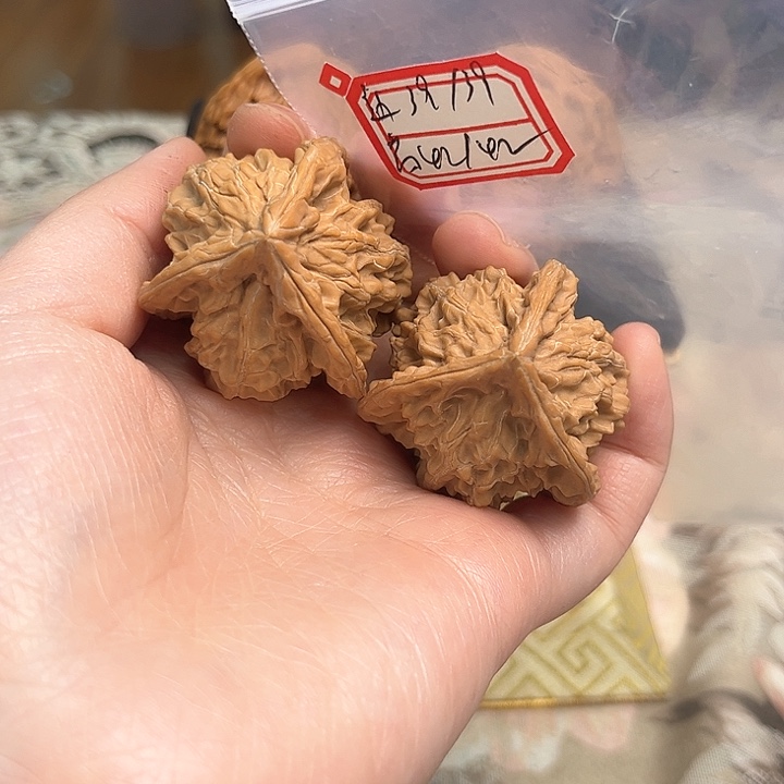 文玩核桃把件盘山三棱