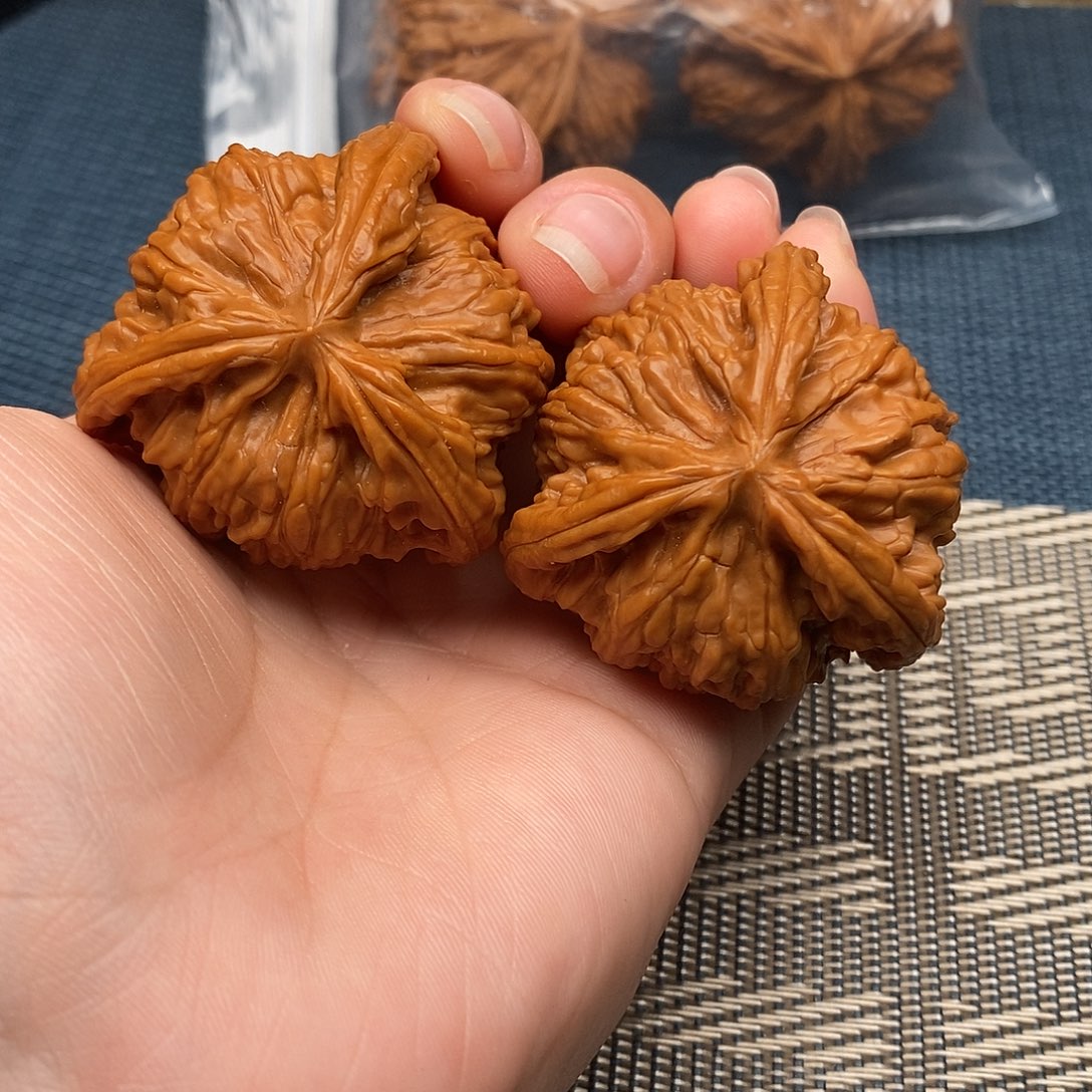 用***1文玩核桃吊坠三棱