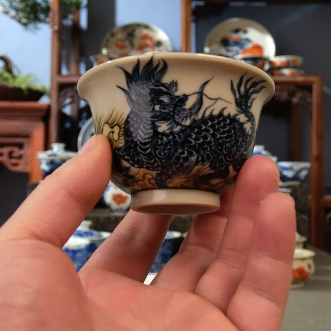 麒麟踏浪青花釉里金