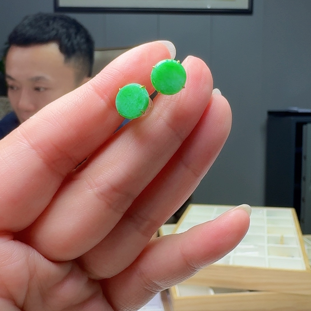 翡翠18K金镶嵌耳饰天然