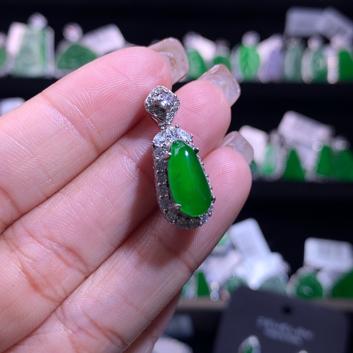 【闪购商品】颈饰银S925镶嵌翡翠