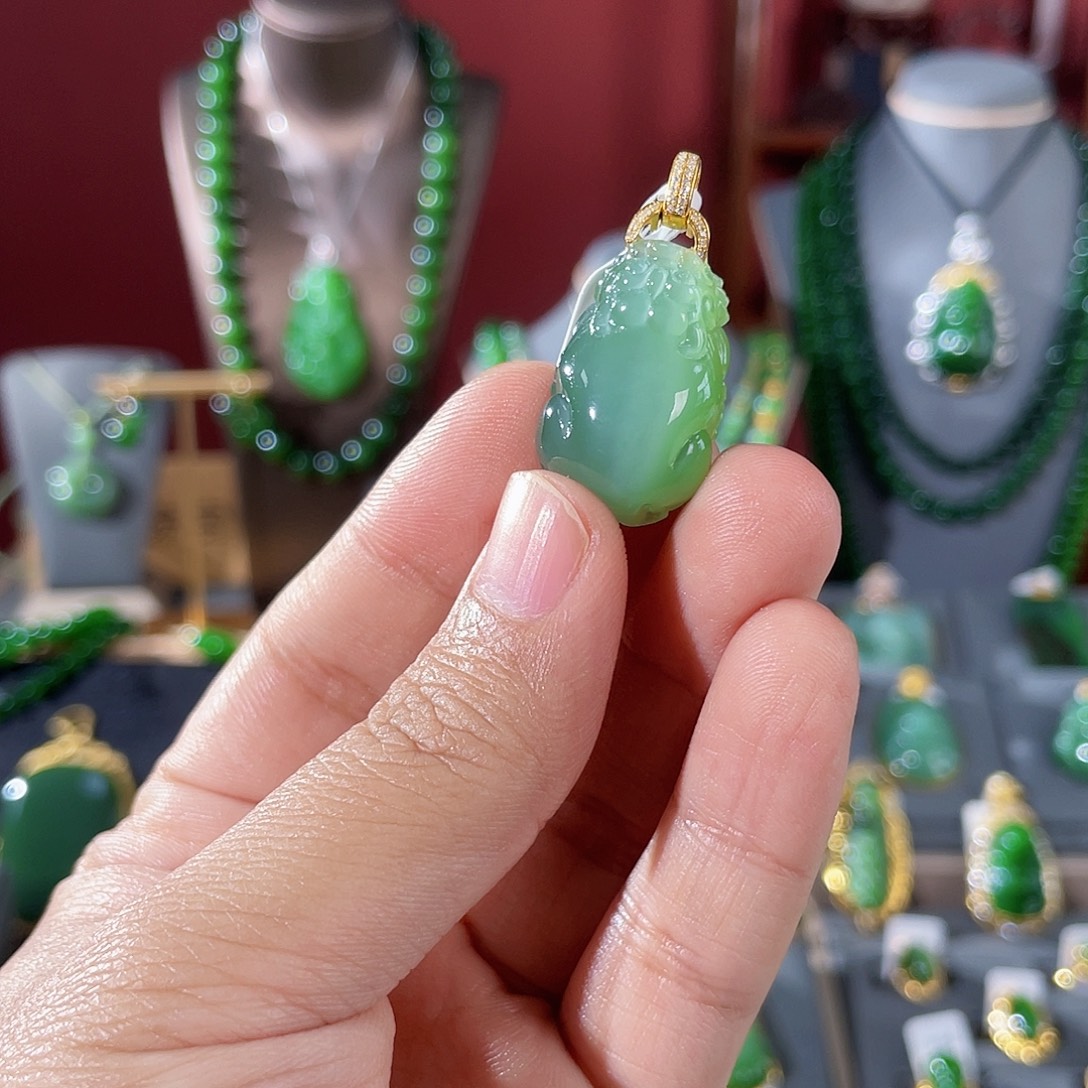 和田玉（碧玉）18K金镶嵌颈饰