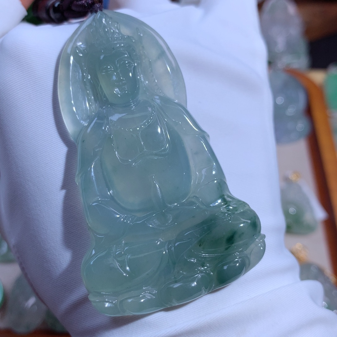 翡翠颈饰未镶嵌观音