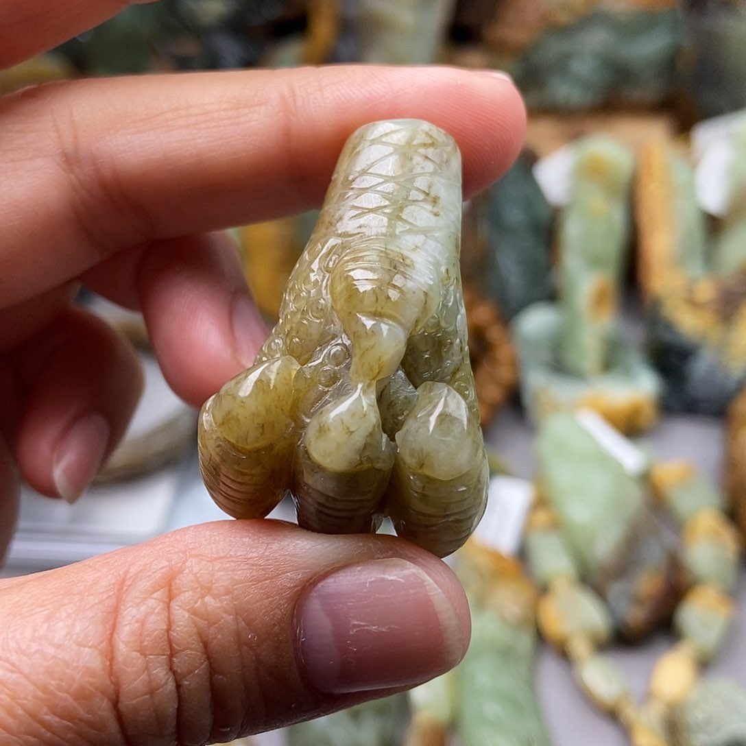 岫岩老玉（透闪石质玉）挂坠未镶嵌