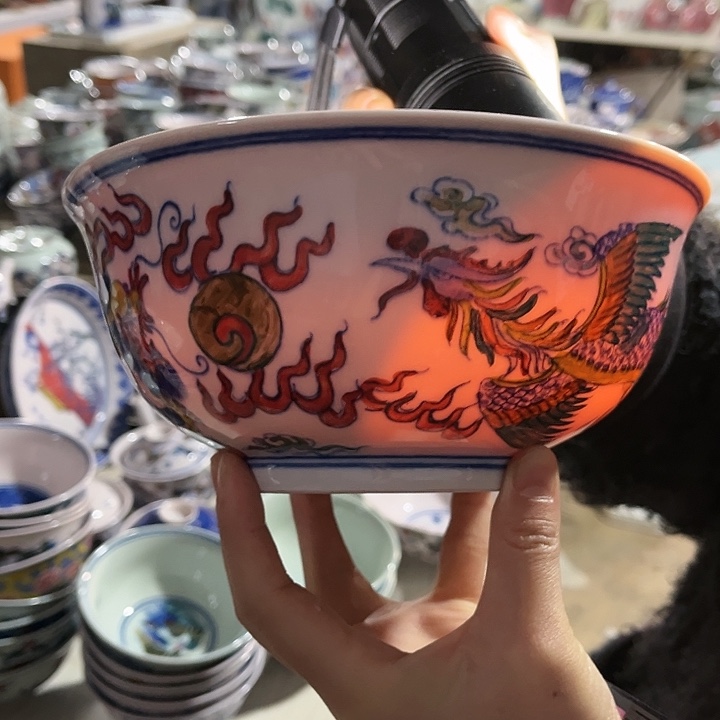 瓷片//////直径20厘米。红西西。