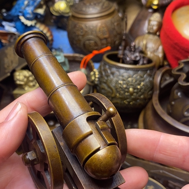 铜器摆件做工精良