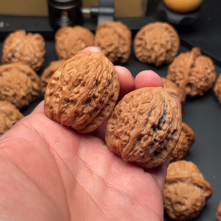 文玩核桃吊坠虎头33尺