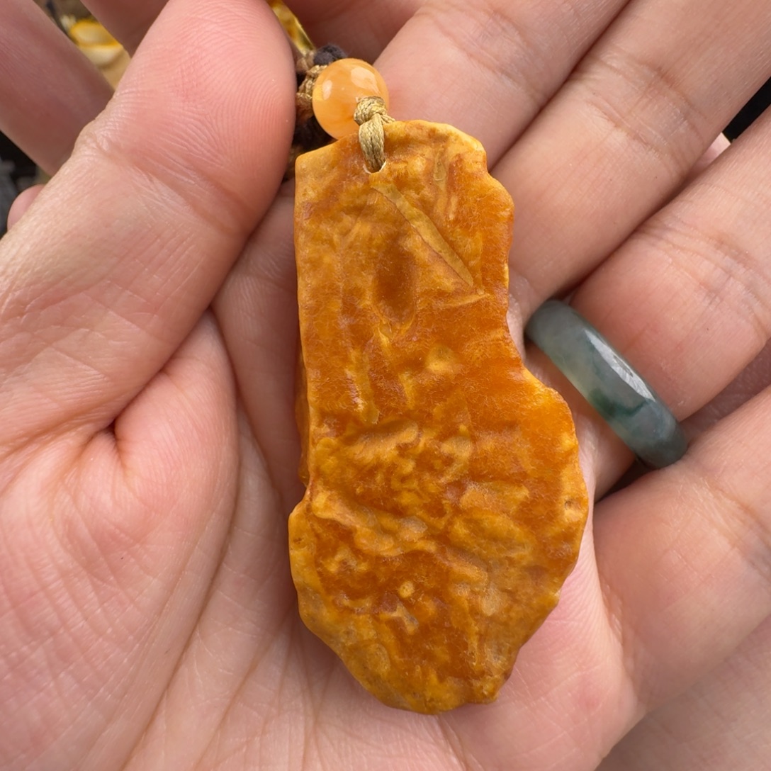 琥珀未镶嵌裸石11.9克