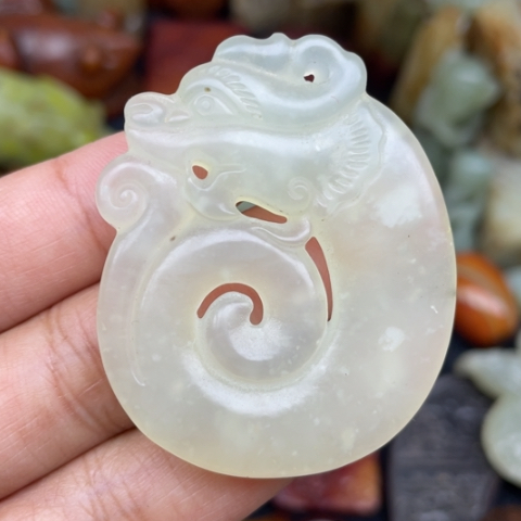 蛇纹石玉未镶嵌颈饰45