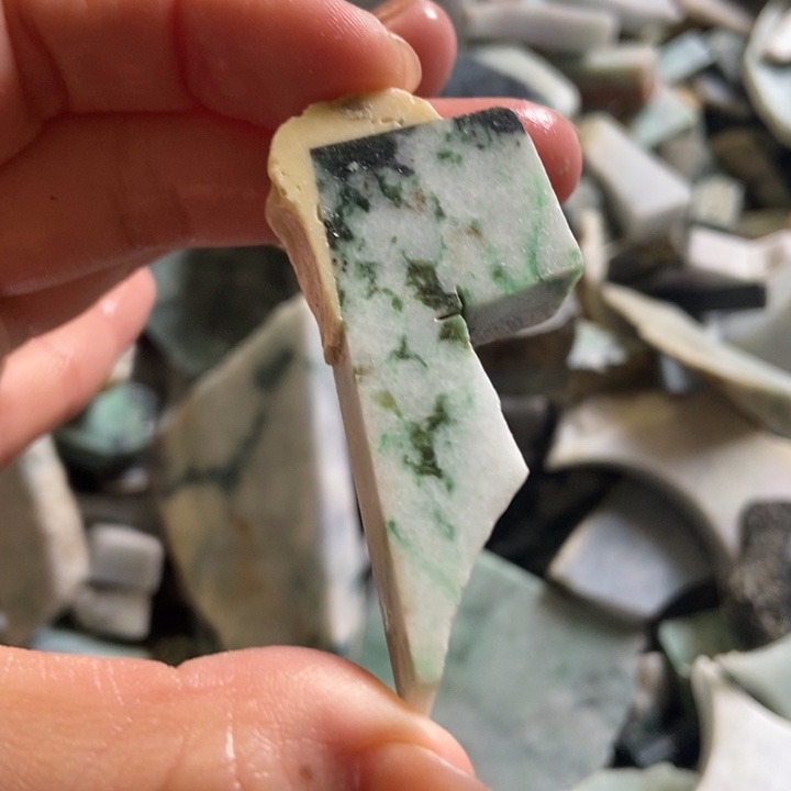 翡翠颈饰未镶嵌天然翡翠