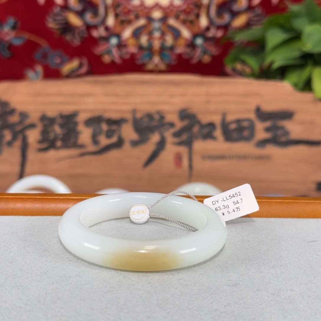 和田玉（糖玉）手镯未镶嵌新疆糖白玉手镯精致秀气