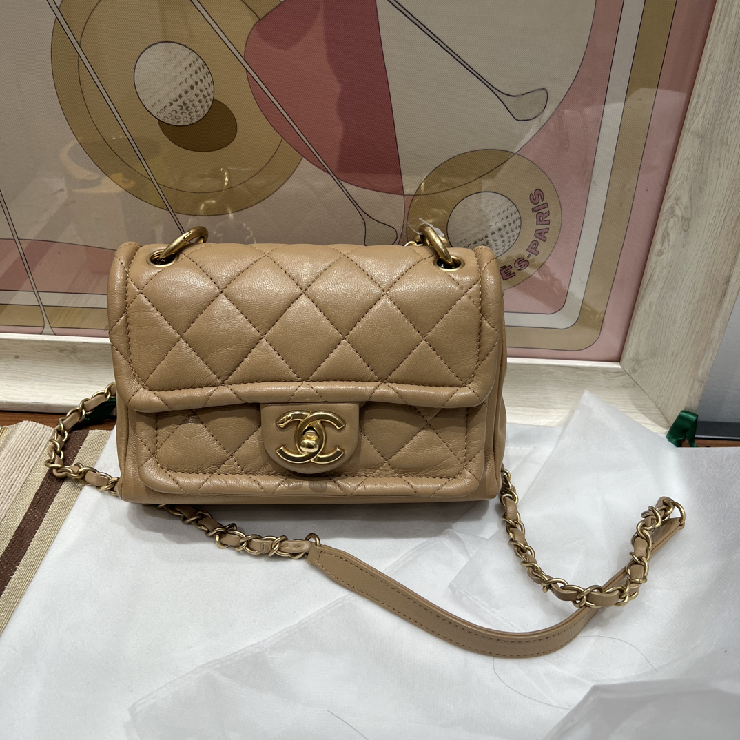 95新 Chanel/香奈儿 Chanel 豆腐包卡其色 25050187-01