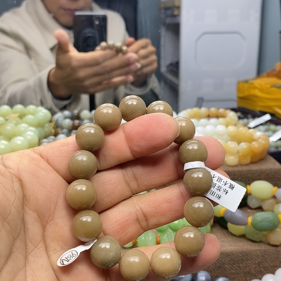 和田玉（糖玉）未镶嵌手链