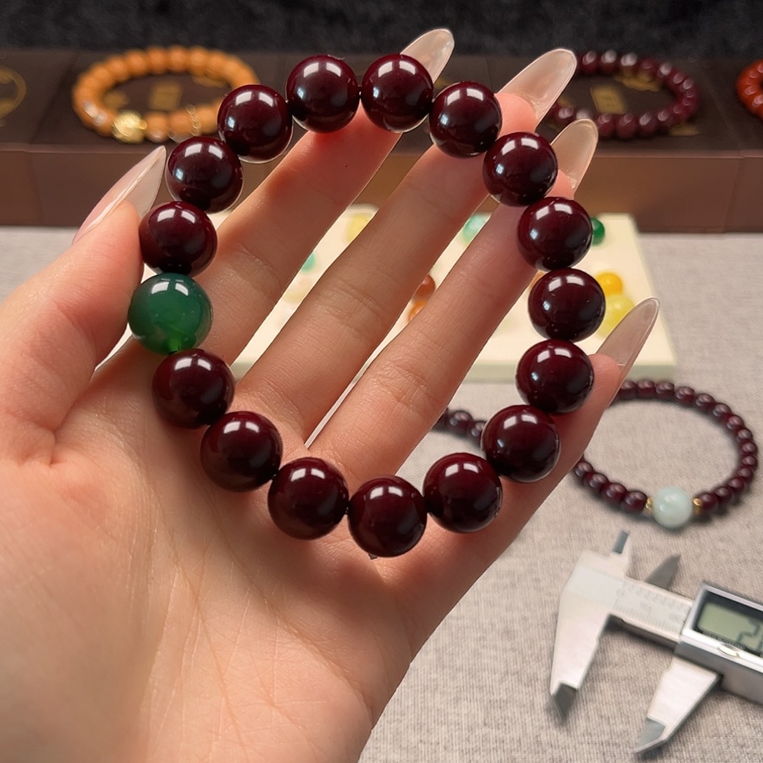 ·***·猴头核桃吊坠猴头手串