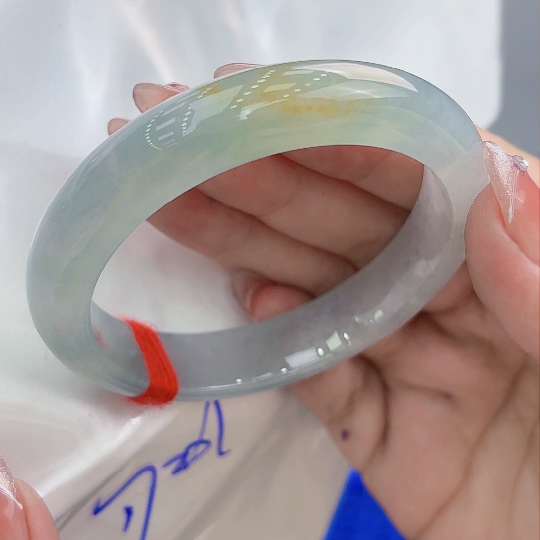 翡翠手镯未镶嵌翡翠手镯