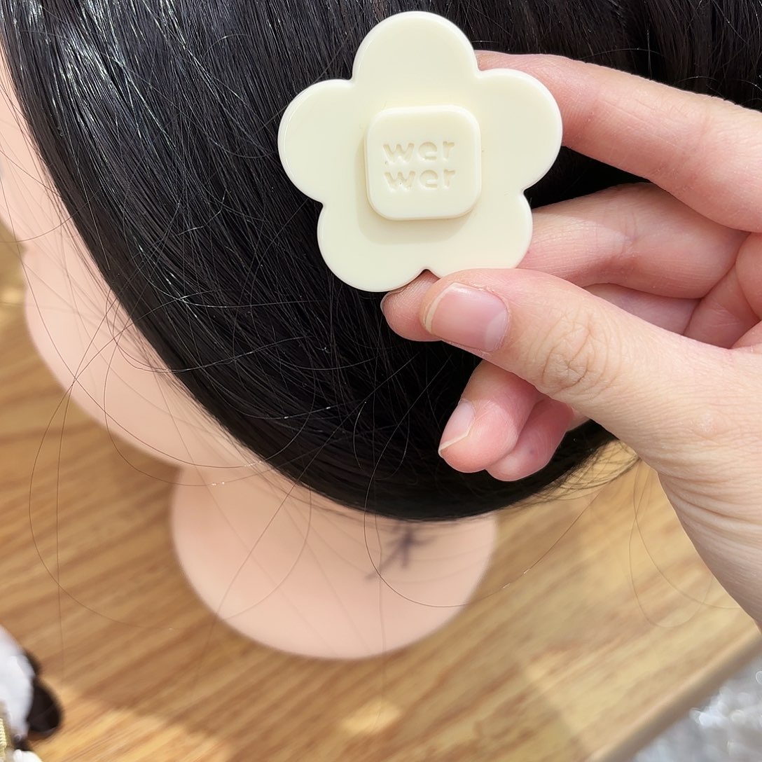 皮质铁合金中号花朵奶黄