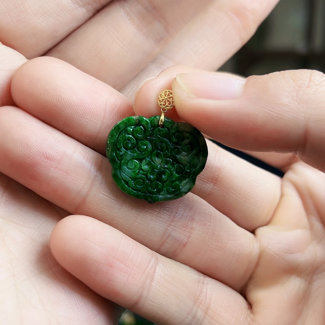 翡翠颈饰18K金镶嵌吊坠