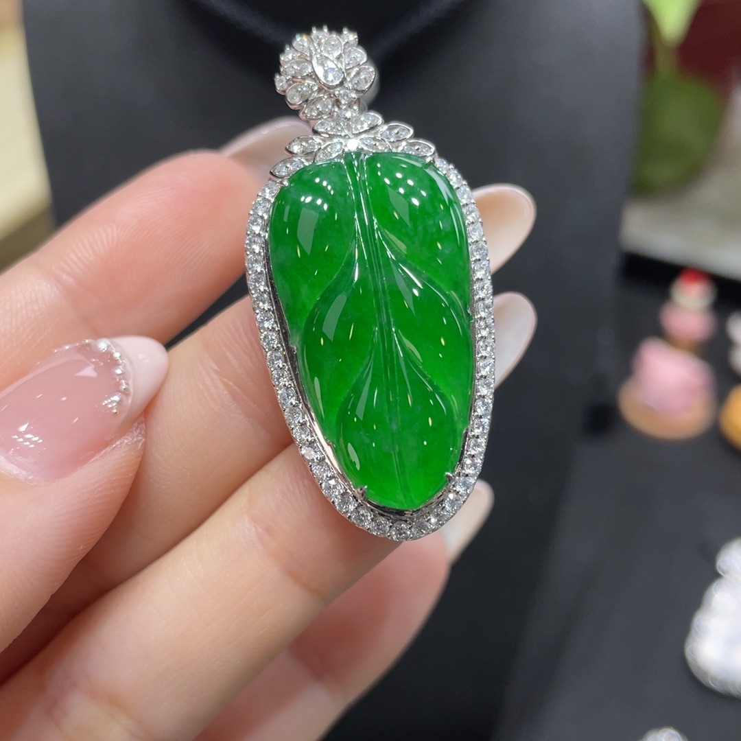 翡翠颈饰18K金镶嵌天然缅甸翡翠a货