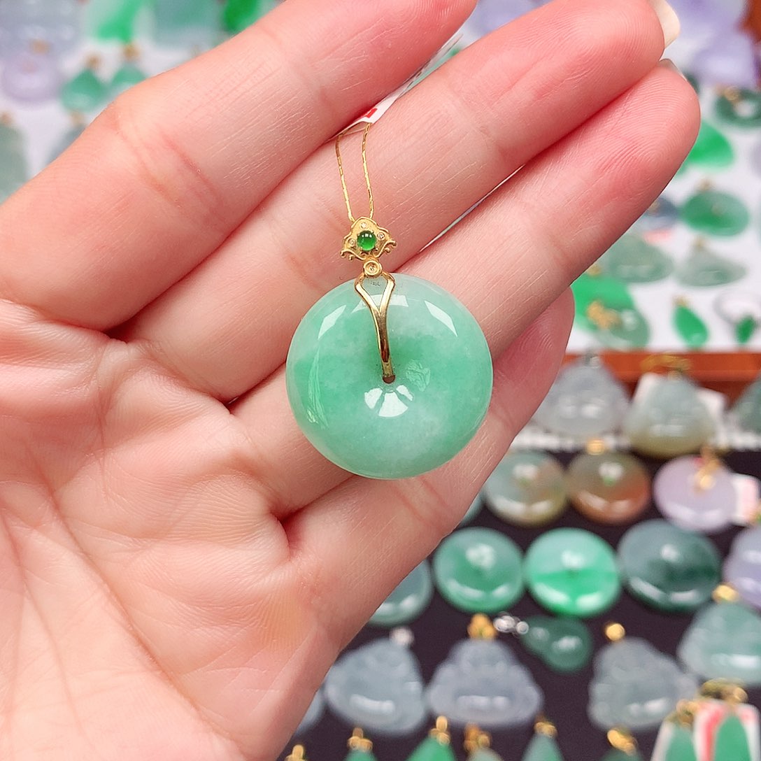 翡翠颈饰18K金镶嵌天然翡翠A货