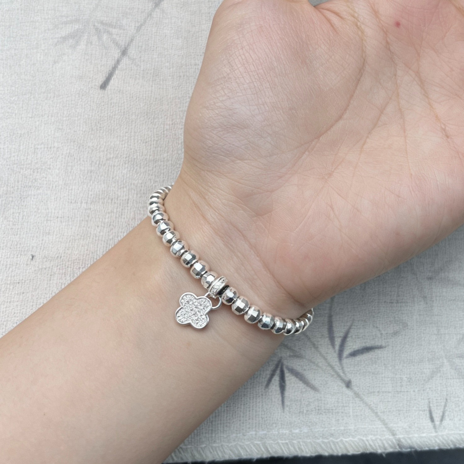 蹦迪四叶草生肖挂饰 S372