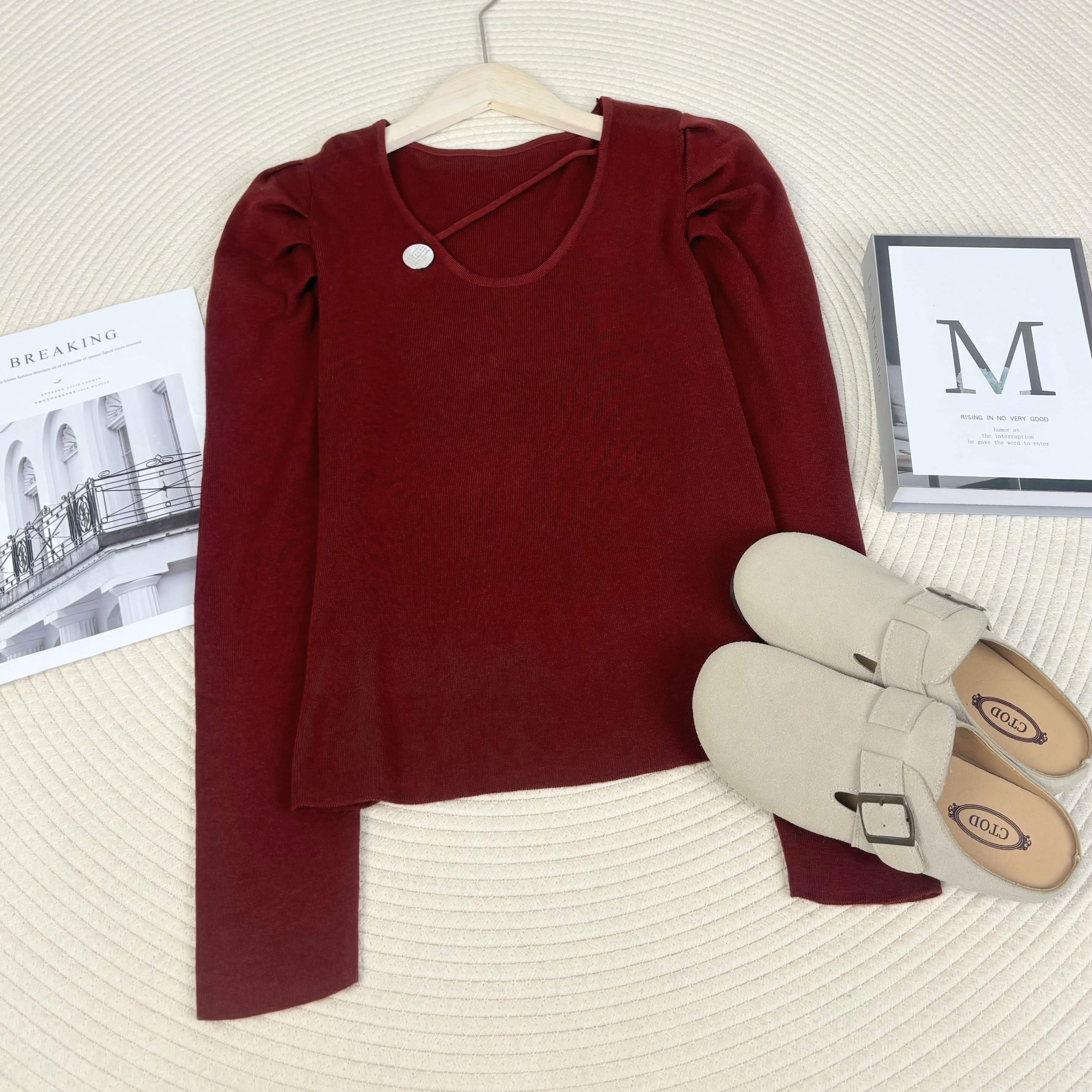 玲姐定制-早秋chic甜辣镂空长袖修身U领金属标打底薄针织衫396716