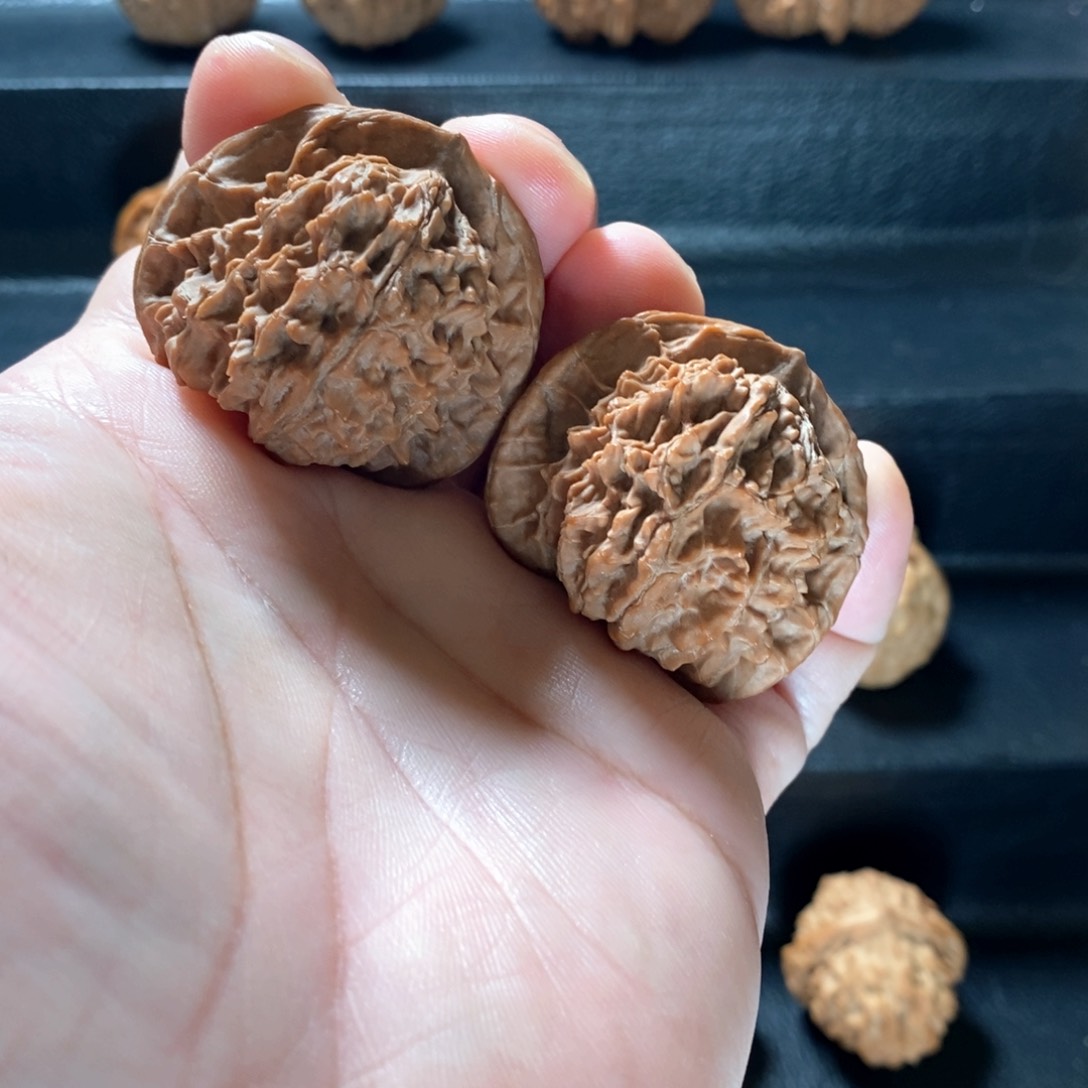 桃核把件野生原树血滴子42