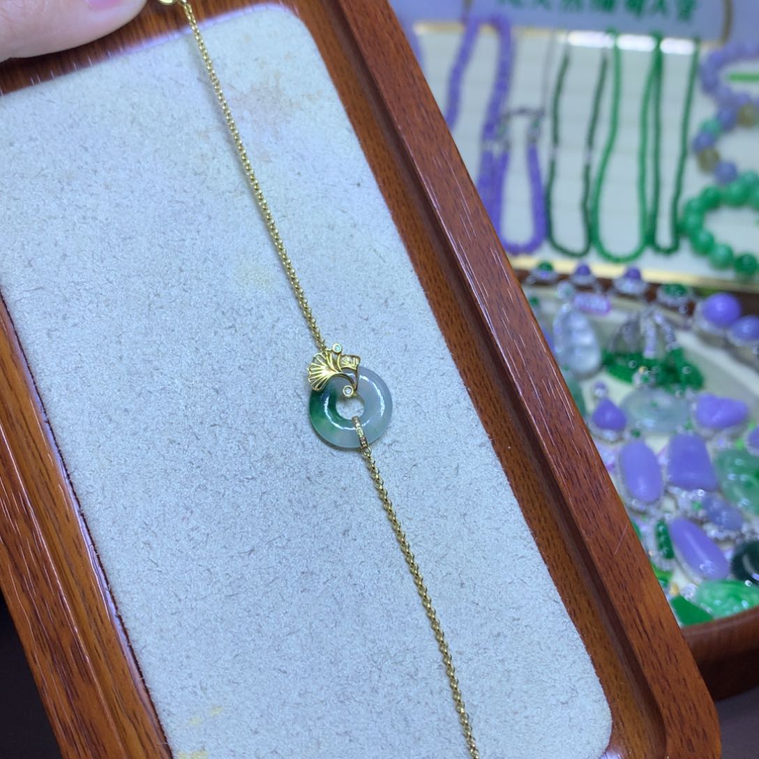 翡翠18K金镶嵌颈饰翡翠