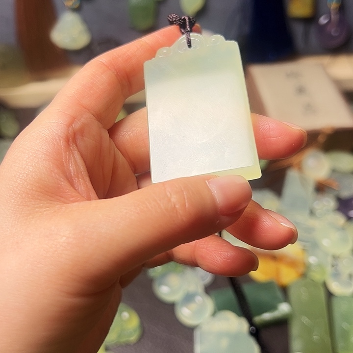 民***镇蛇纹石玉合金颈饰