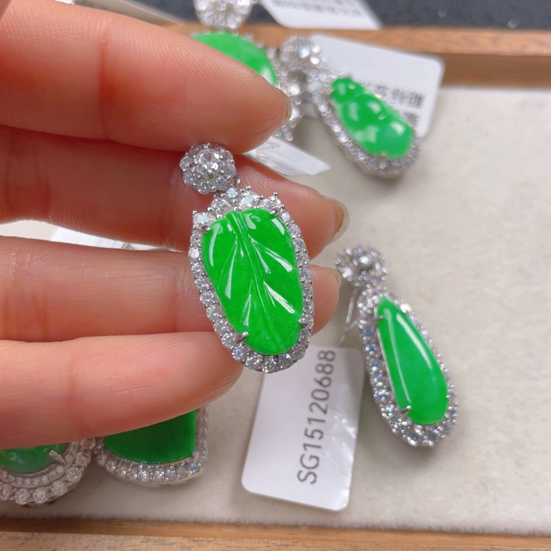 翡翠颈饰银S925镶嵌翡翠