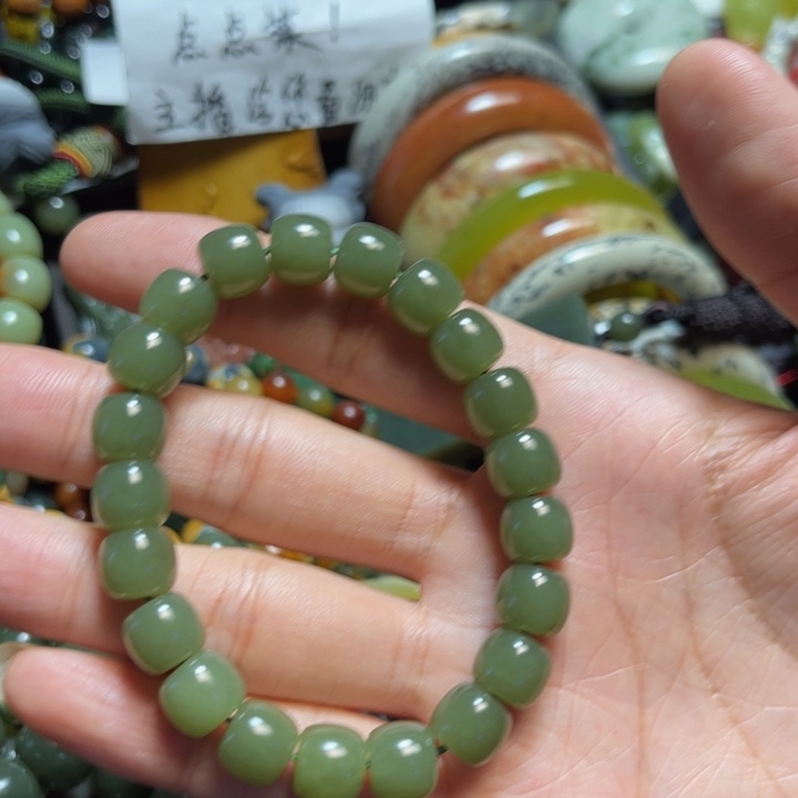 未镶嵌岫岩河磨玉（透闪石质玉）手链