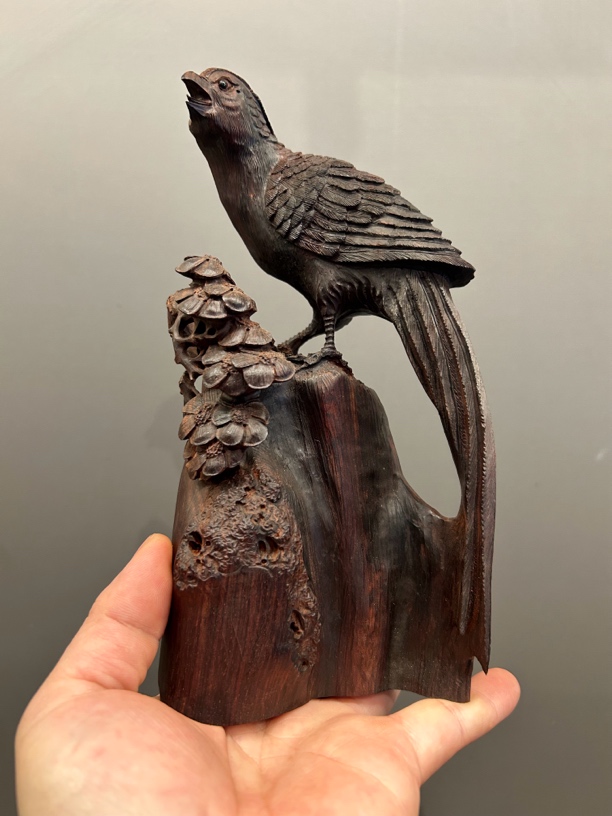 印度小叶紫檀（檀香紫檀）《一鸣惊人》尺寸长10.厚7.高22厘米