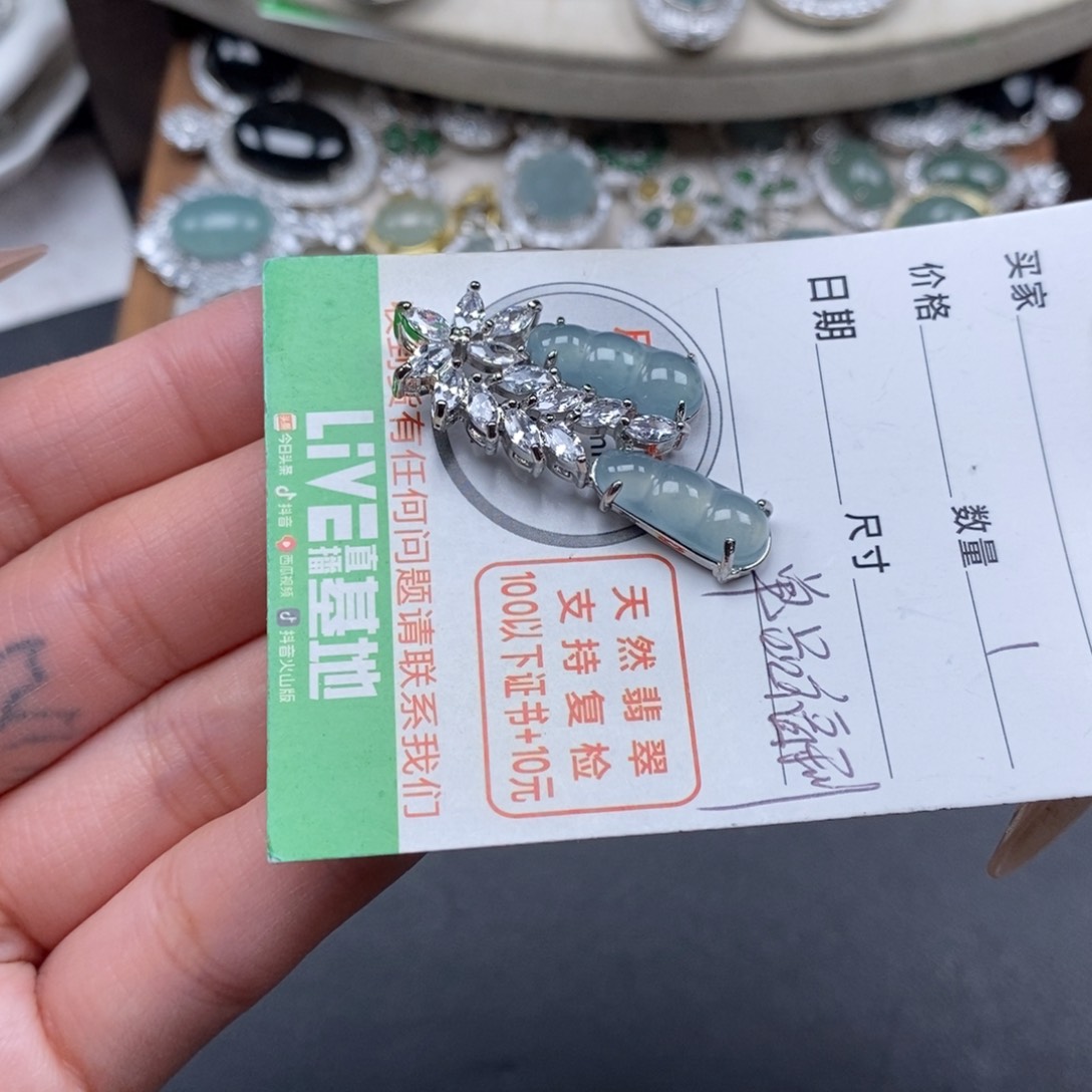 翡翠颈饰未镶嵌翡翠