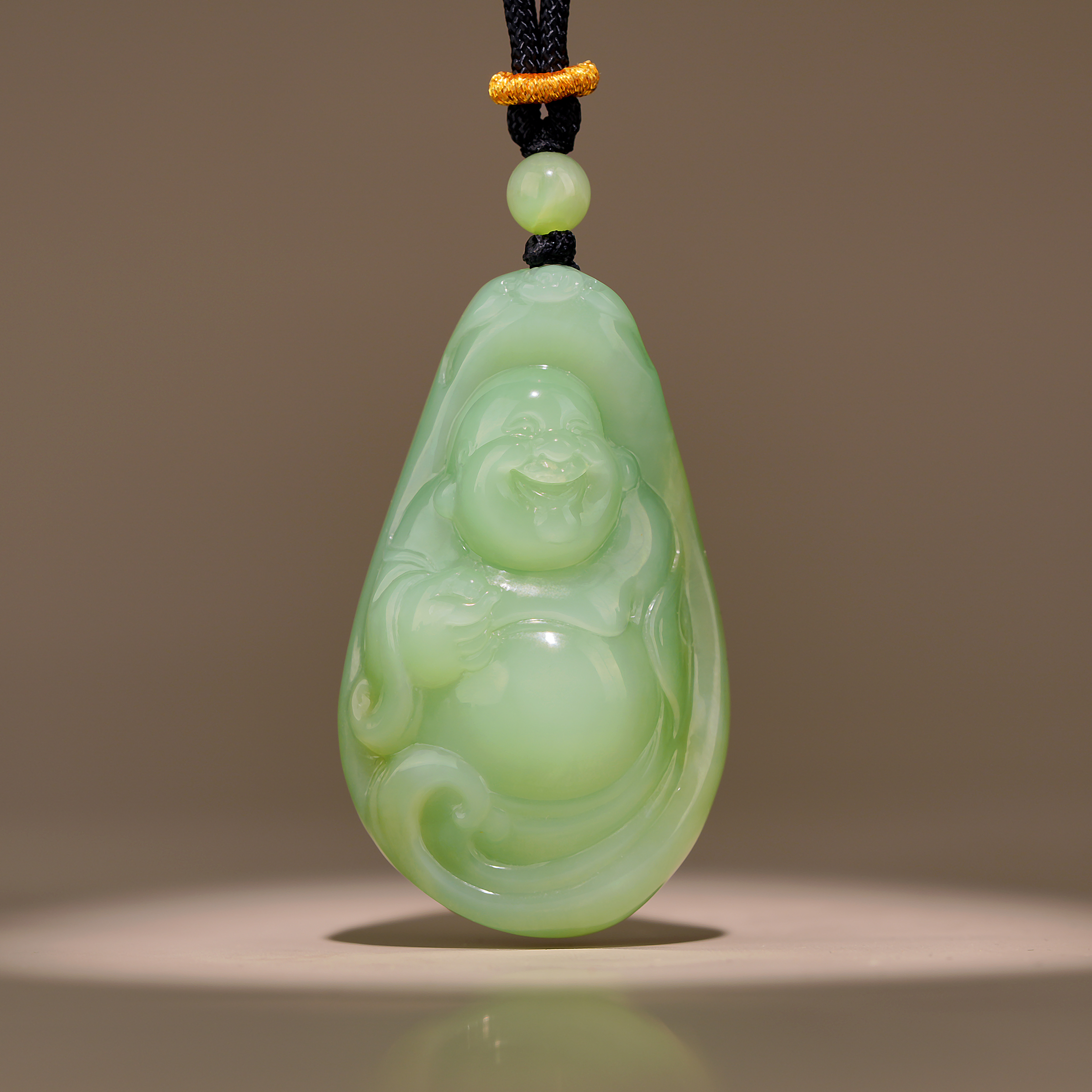 传世级 和田玉黑羊洞薄荷奶绿起荧光逍遥佛 48*28*14mm± H112630