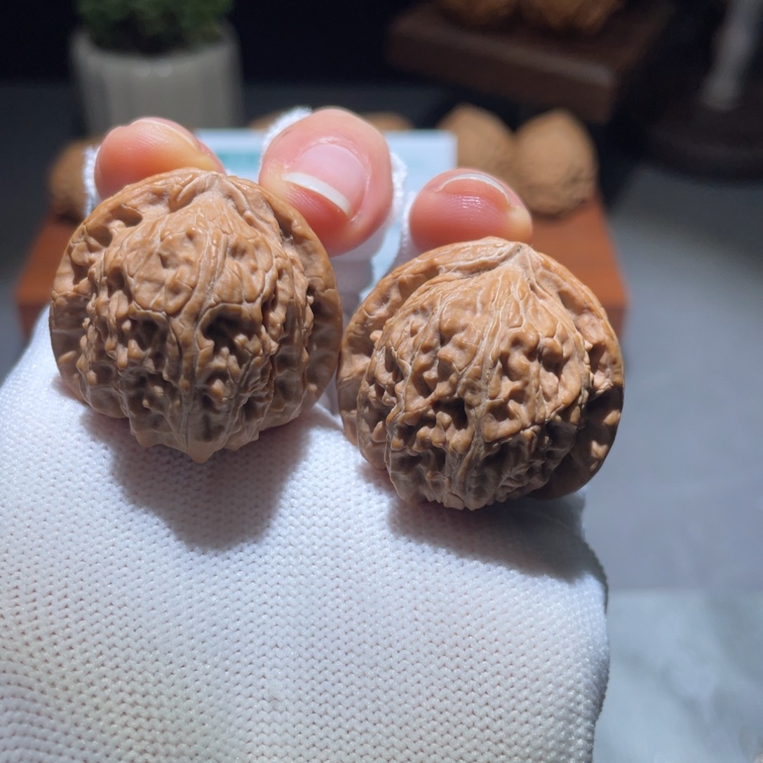 吊坠文玩核桃三角白。33。34。7261