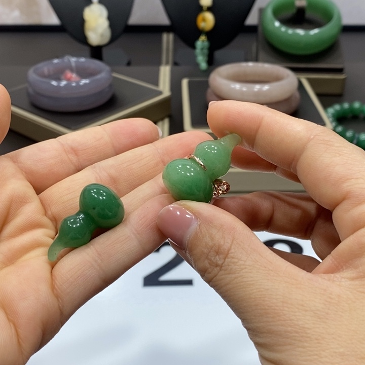 东陵石颈饰未镶嵌