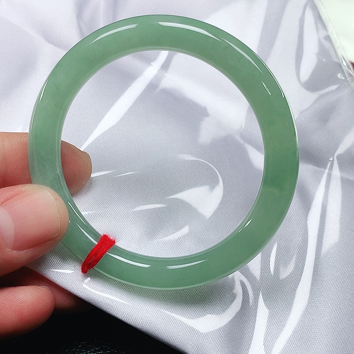 翡翠手镯未镶嵌翡翠手镯未镶嵌