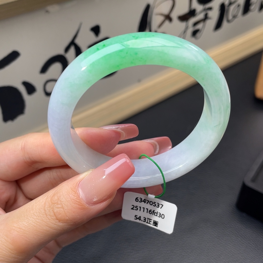 翡翠未镶嵌手镯正圈54.3糯冰阳绿飘色