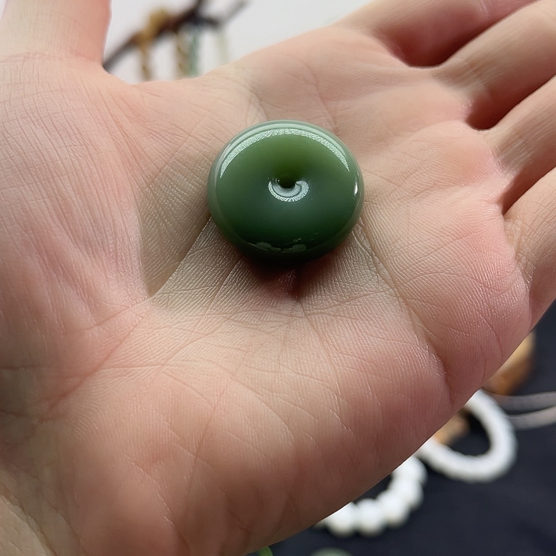 和田玉未镶嵌颈饰俄碧-粉青吊坠-平安扣